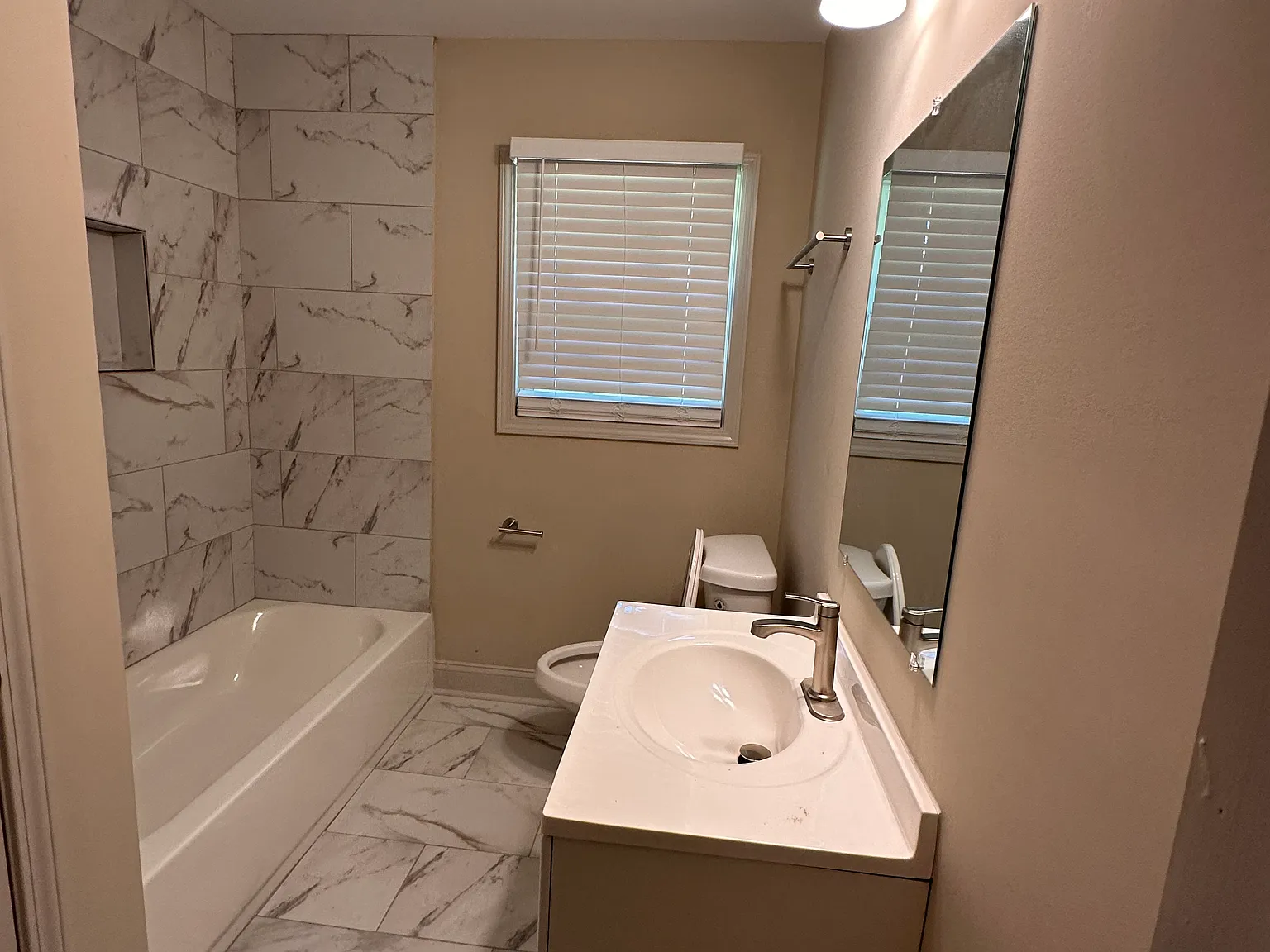 4 bed, 2.5 bath, 1500 sqft, $2,300 — Photo 2