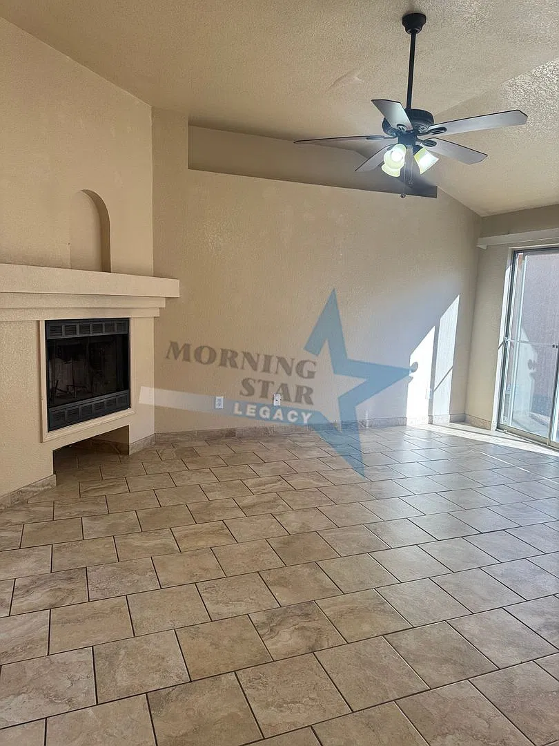 Charming 3 Bedroom Home - Great Location! — Photo 3