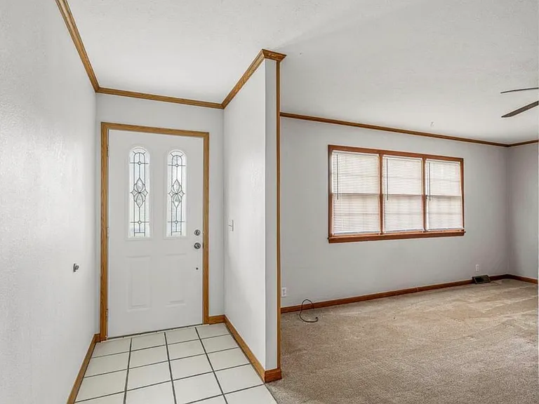 5246 N Crestwood Dr — Photo 3