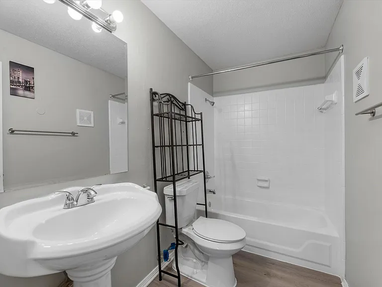 9700 Leawood Blvd #706 — Photo 8