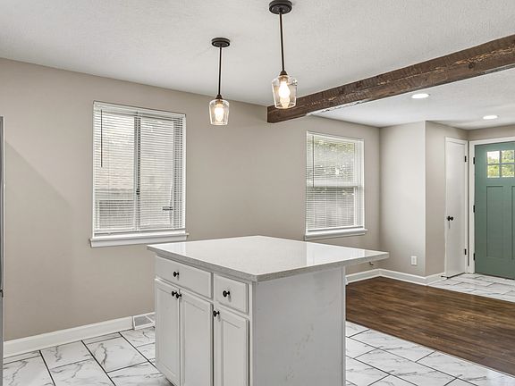 5th image of 4907 N Fremont Ave