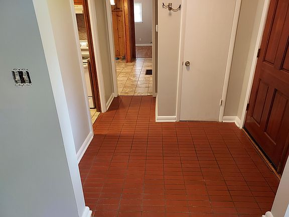 2nd image of 2771 Montrose Ave