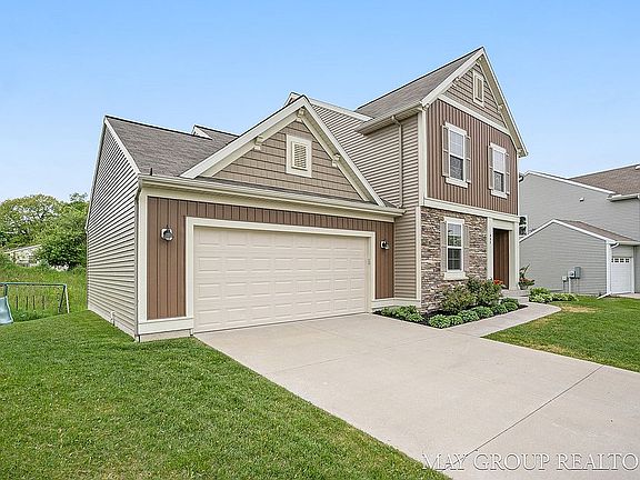 4th image of 637 Highlander Dr NE