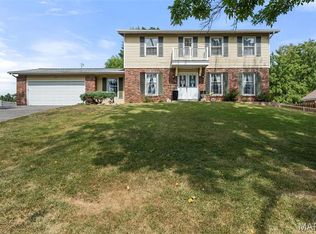 15 Nicolet Dr, Manchester, MO 63011