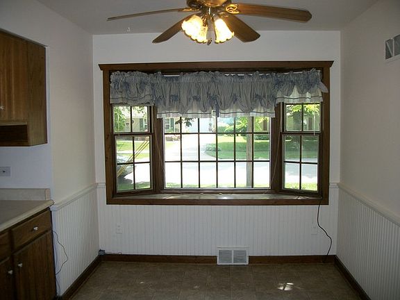 3rd image of 16010 School St