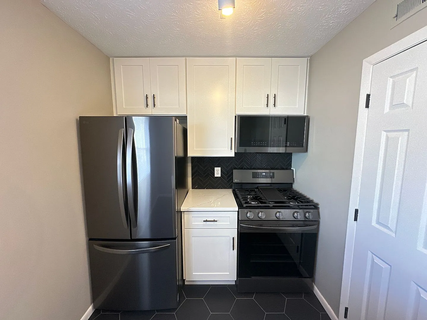 Wyandotte Ave 379 MLR — Photo 3