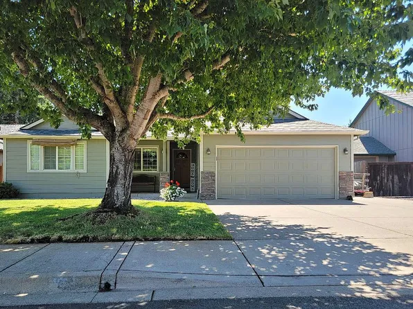 86 Sunday Dr, Creswell, OR 97426