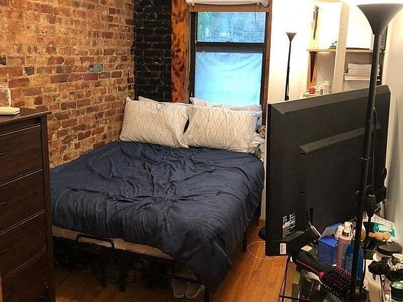 4th image of 536 E 5th St #44