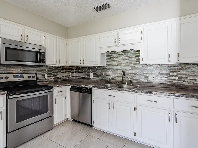42 Jessica Ct — Photo 8