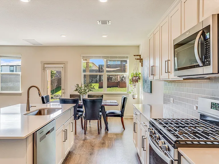 2405 Sisterdale Ln — Photo 4