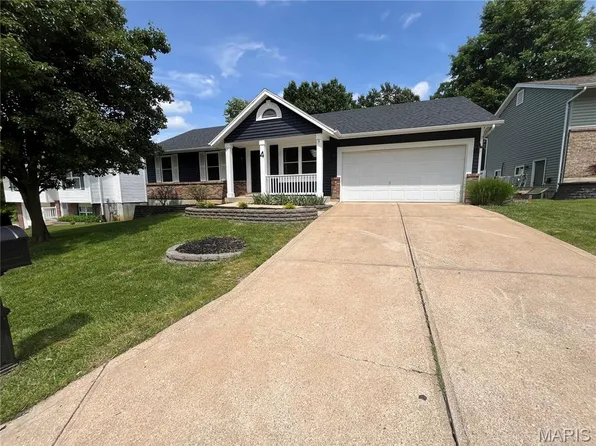 4 Marcus Dr, Saint Peters, MO 63376