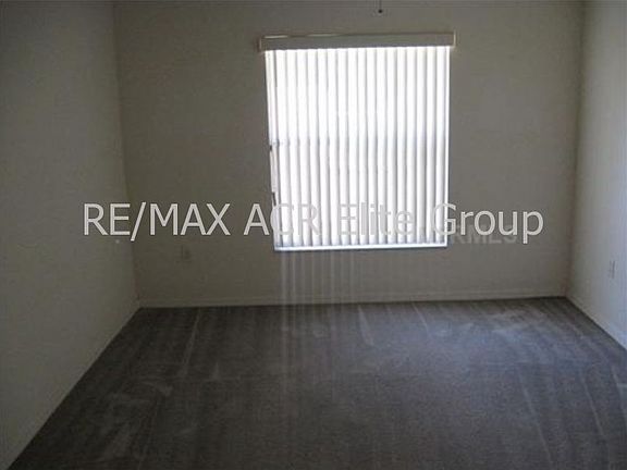 DEN/FAMILY ROOM