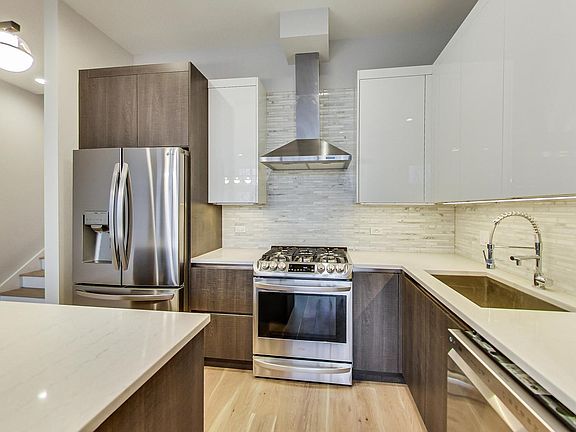 3rd image of 1040 S Oakley Ave #2