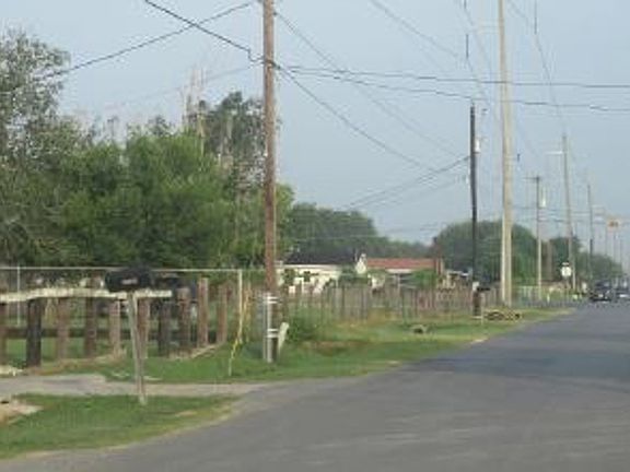 Exterior Neighborhood (street photo)