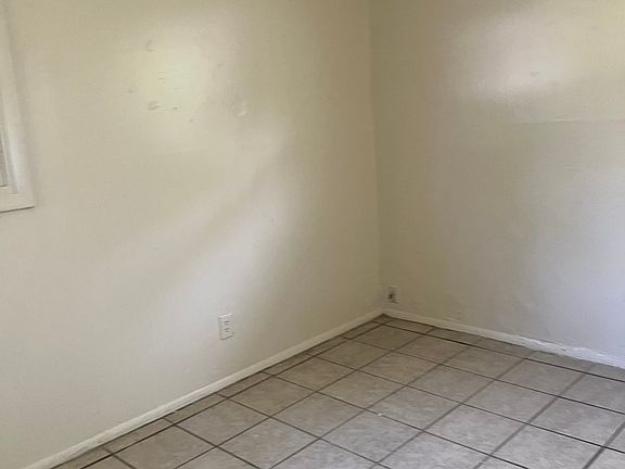4th image of 640 Anna St
