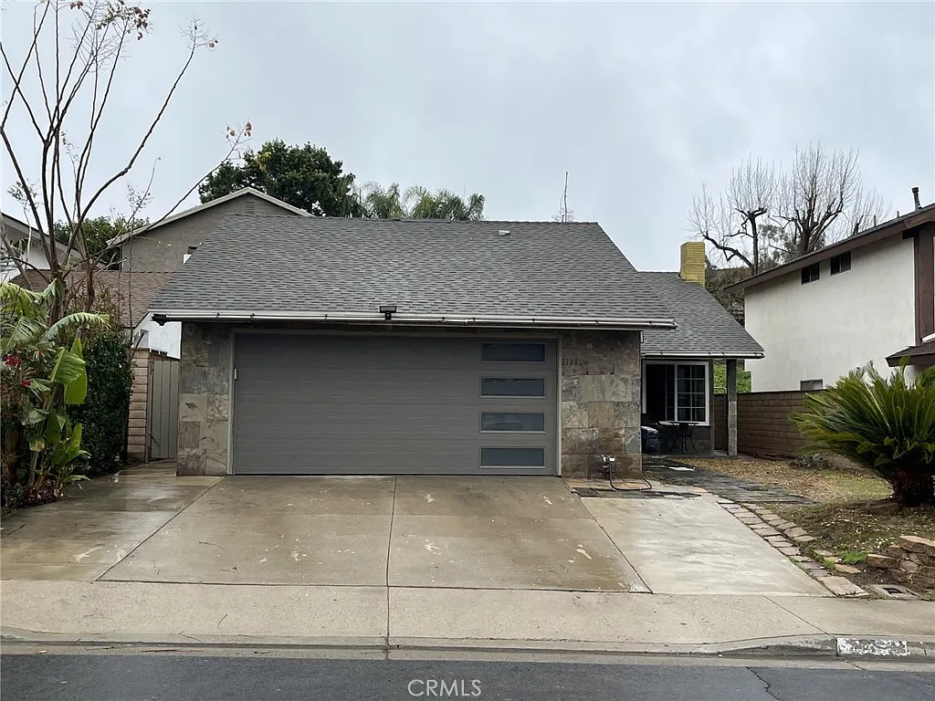 5 bed, 1330 sqft, $5,000 — Photo 1