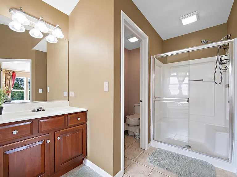 1044 Oakhill Dr — Photo 20