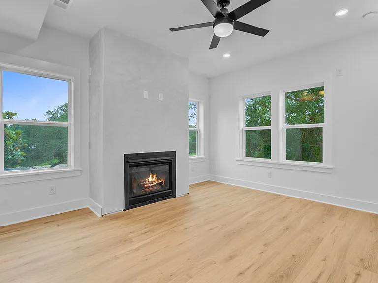 515 Joseph St — Photo 7