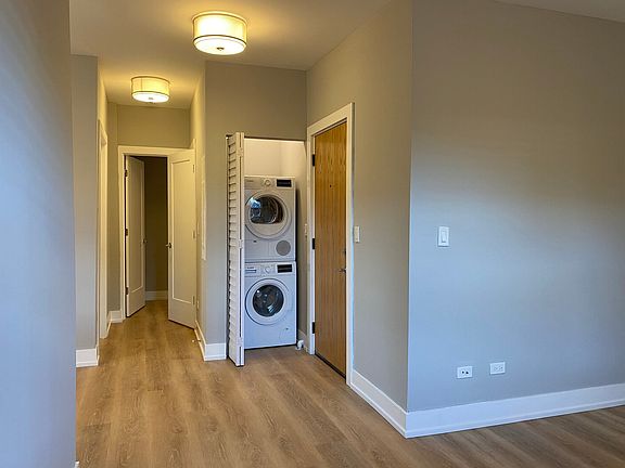 3rd image of 3937 N Janssen Ave #3