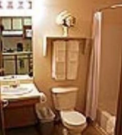 Shower/Tub full Bath