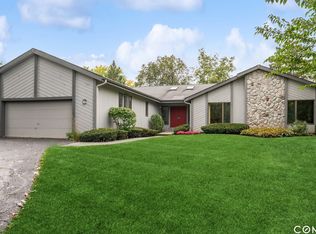 63 Overlook Dr, Golf, IL 60029
