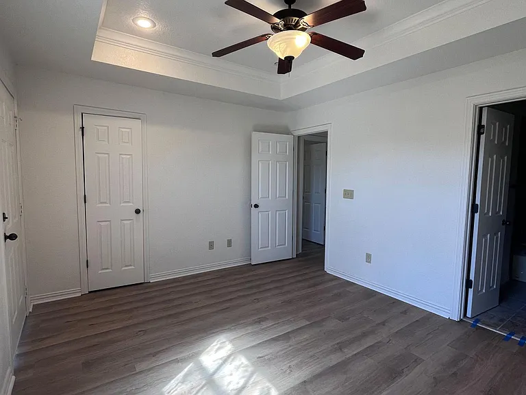 2869 N Seneca Ave — Photo 14