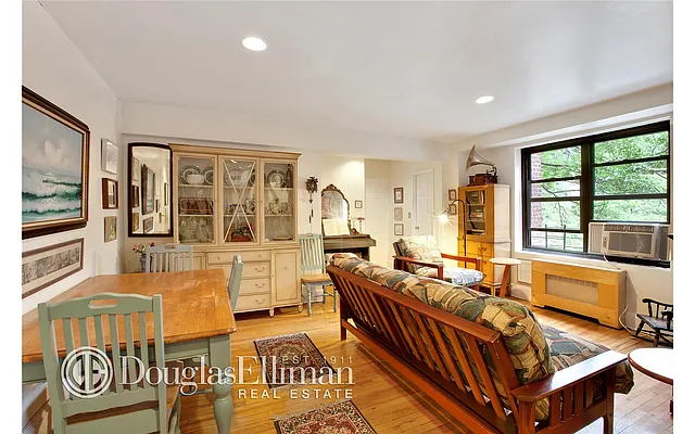 Sold by Douglas Elliman | media 14