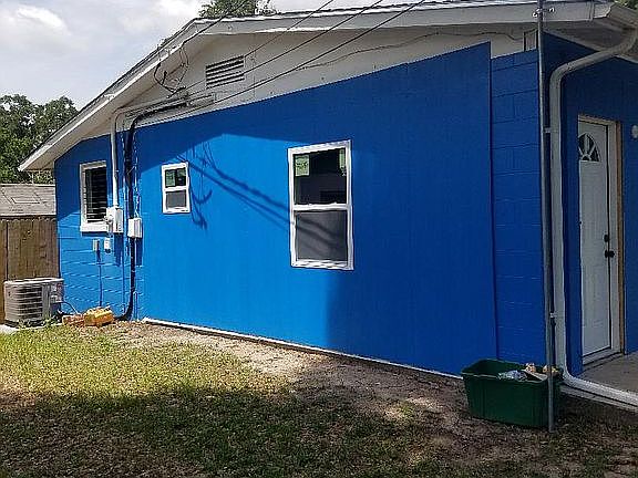 2nd image of 909 E Rich Ave