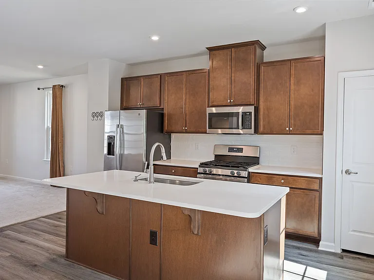 915 Romeria Dr — Photo 15