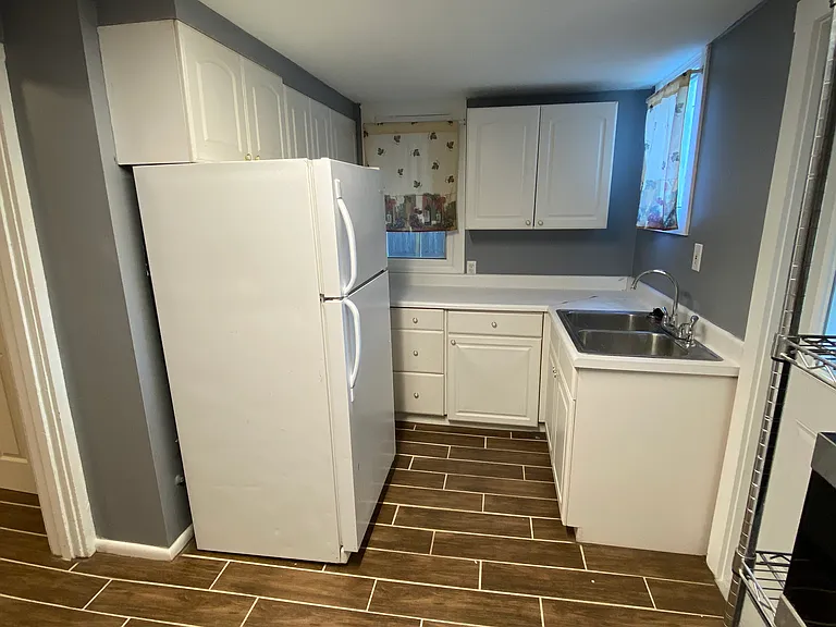 Butler's pantry/laundry room