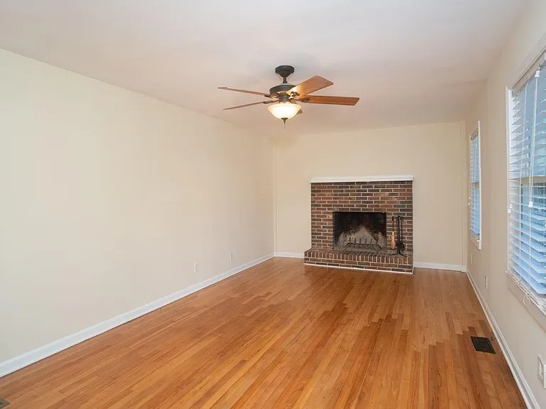 2309 Wallace Dr — Photo 10