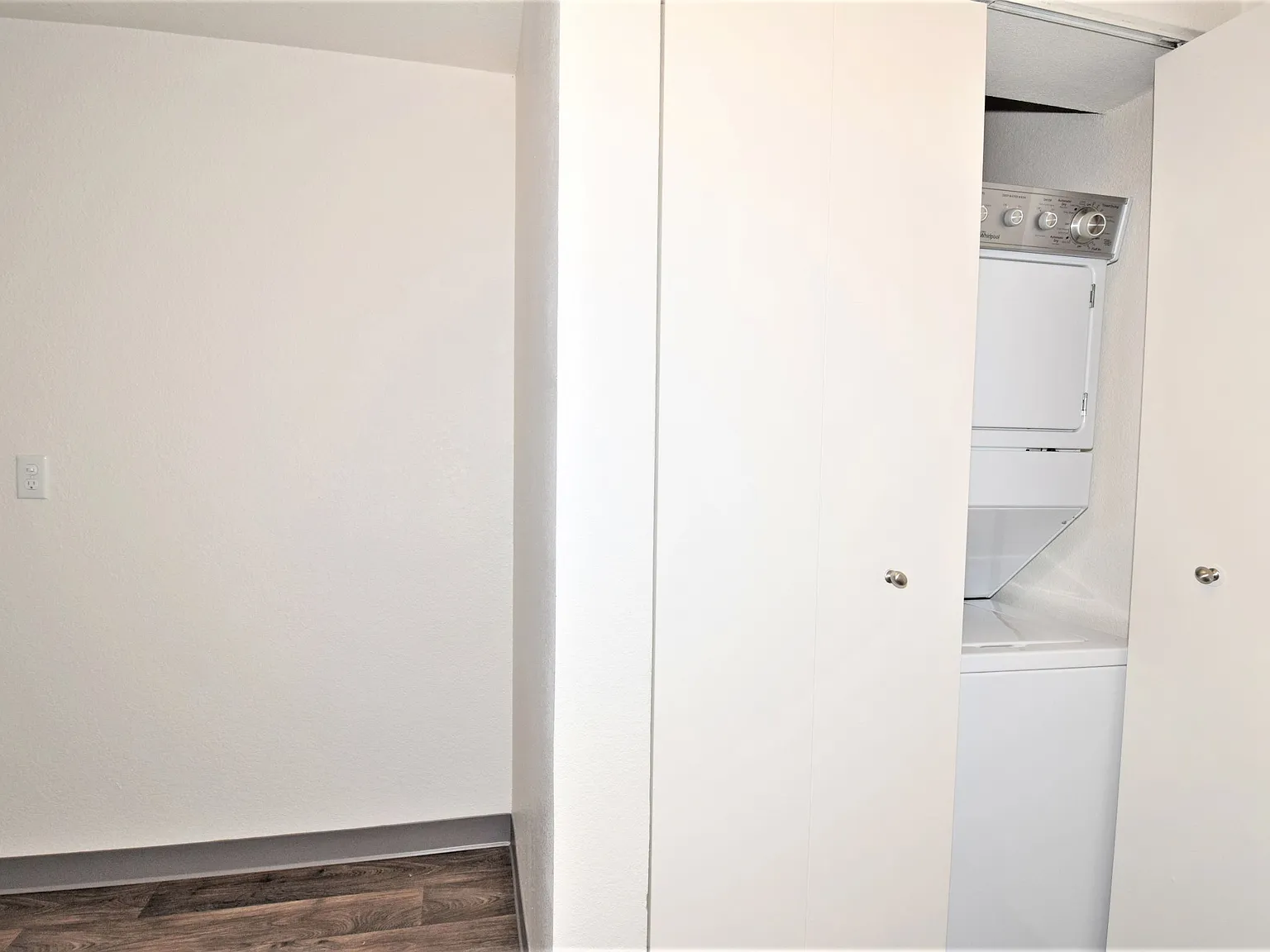 2 bed, 1000 sqft, $1,949 — Photo 4