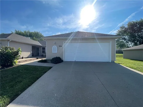 904 Riffle Dr, Pleasant Hill, MO 64080