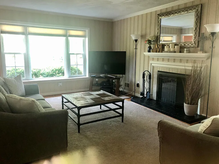 11901 Fairlington Ln — Photo 7
