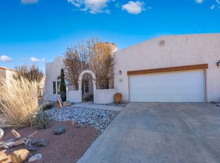 423 Dennis Dr NE, Los Lunas, NM 87031