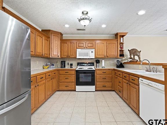5th image of 448 N Hill Rd