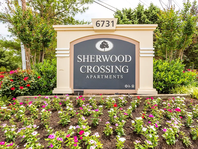 Sherwood Crossing — Photo 26