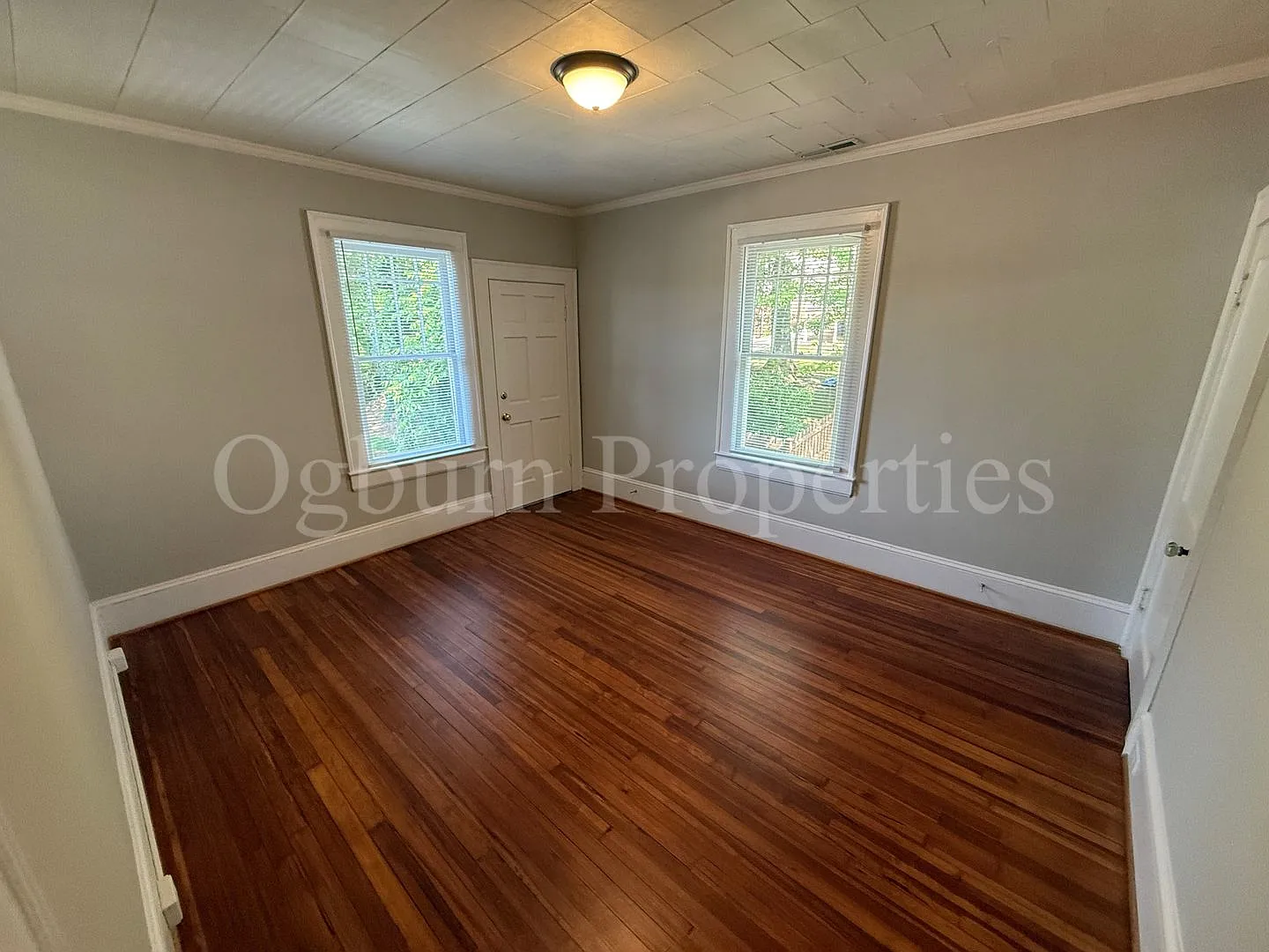 301002- - 496 West End Blvd — Photo 3