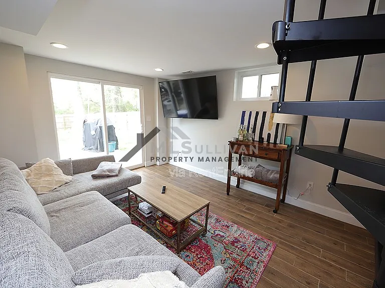 411 N Maple St — Photo 12