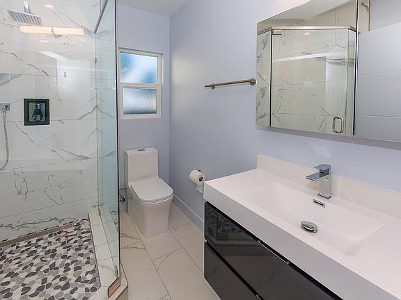 4th image of 6850 Encino Ave