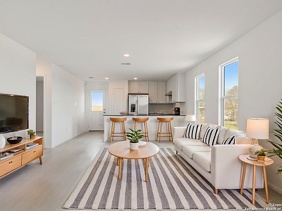 5th image of 132 Payton Pl