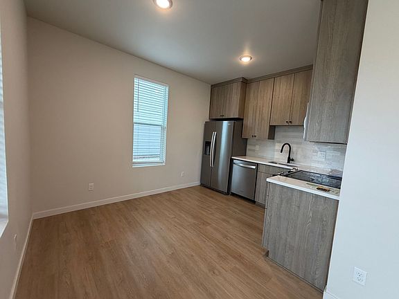4th image of 5040 SE 38th Ave #5052