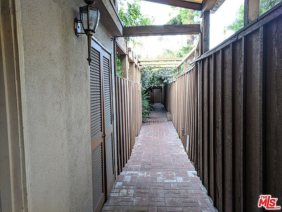 3rd image of 12409 Archwood St APT 3