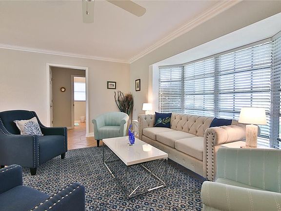 4th image of 3746 Breezemont Dr