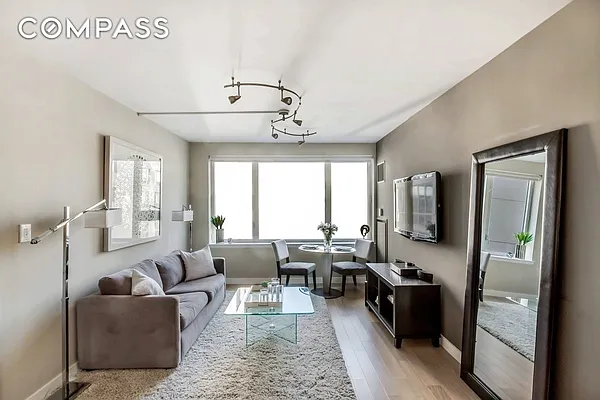 Rented by Compass | media 28