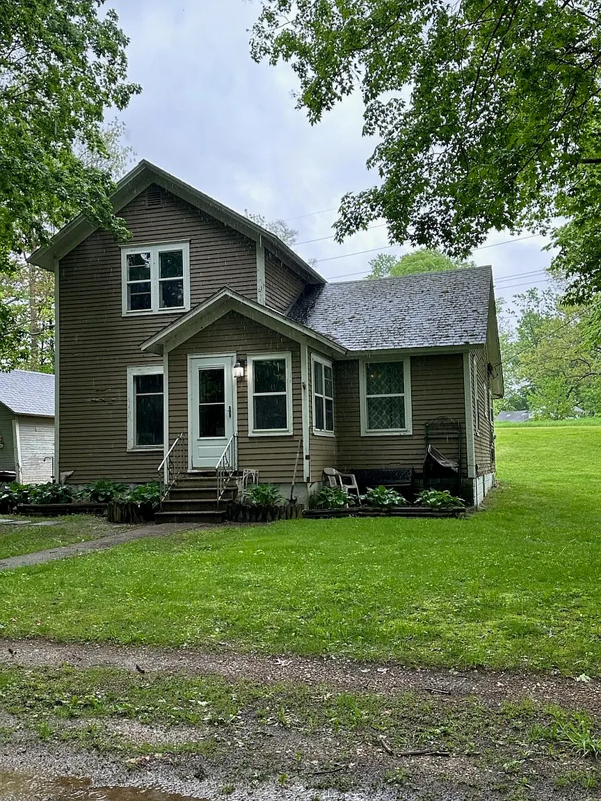 611 Rock River Ave photo 1