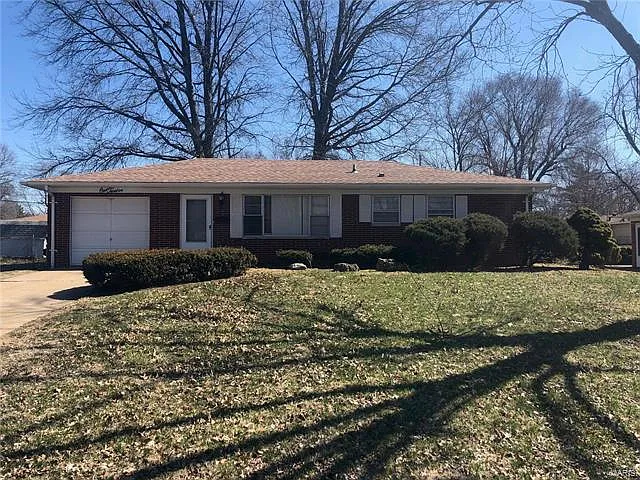 112 Chevy Chase Dr photo 1