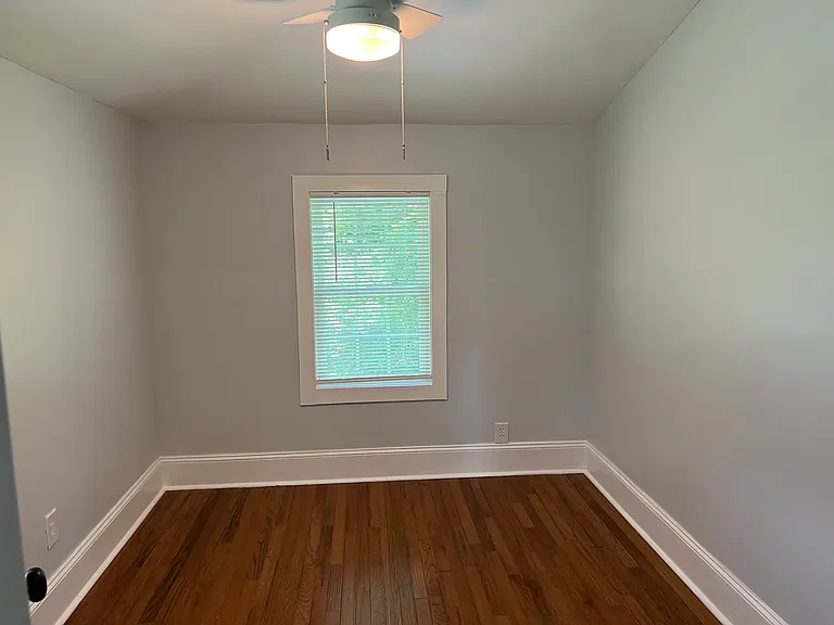 1112 Wilson Ln — Photo 13