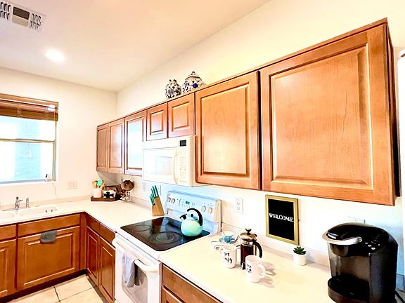 3rd image of 1664 E Cielo Grande Ave