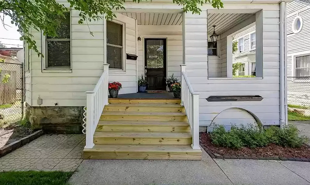 6 bed, 2236 sqft, $595 — Photo 2